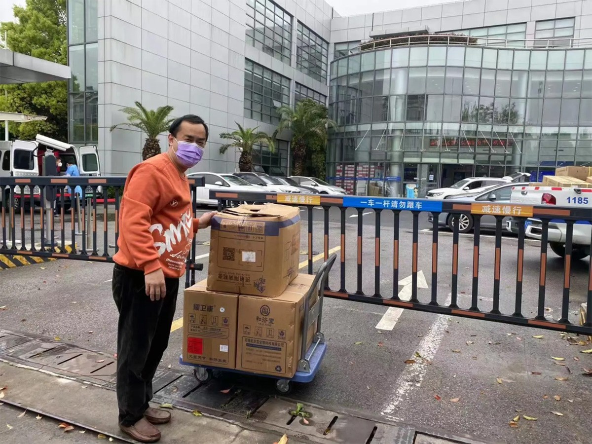 浦东注册公司园区捐赠防护物资助力上海抗疫一线
